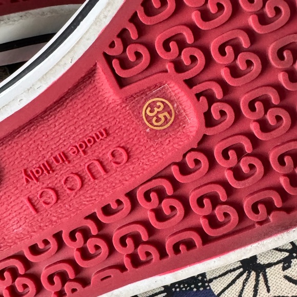 Gucci Beige Monogram Sneakers with Green and Red Accents - Picture 5 of 5